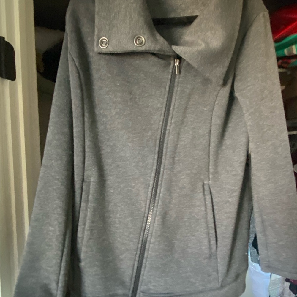 Lucy, activewear gray wrap around zip up with side pockets